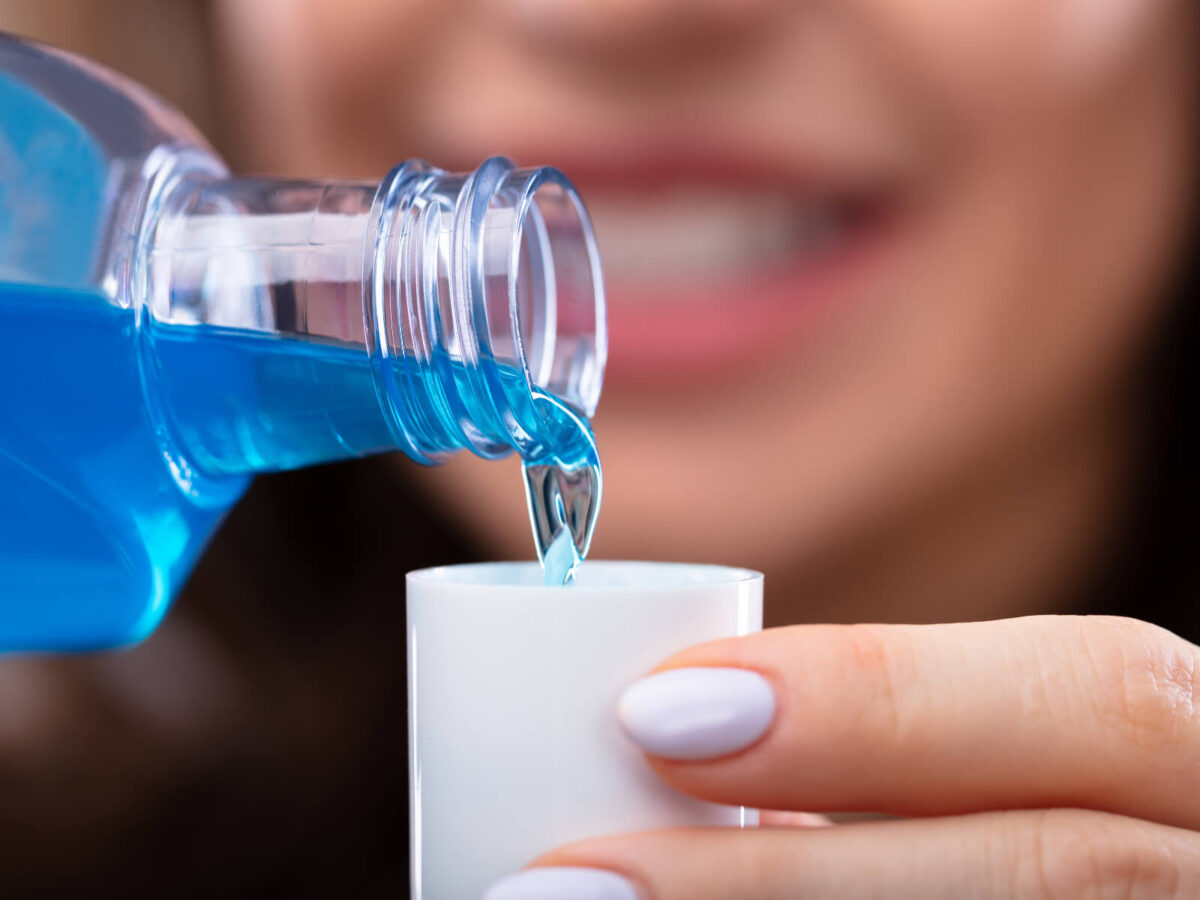 How To Choose The Right Mouthwash For Oral Thrush